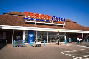 Investorerne har mistet troen på den britiske supermarkedskæde Tesco, der onsdag oplevede den laveste aktiekurs siden oktober 1997.
