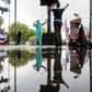 Hillary Clinton i Florida. Svingstaten er leveringsdygtig i 29 af de 158 valgmænd, som de to kandidater reelt slås om. Clinton kan på forhånd være ret sikker på at få 216 valgmænd, mens Donald Trump skal bygge på et fundament af 164 valgmænd fra sikre republikanske stater iflg. Real Clear Politics. Vinderen skal have 270 valgmænd. Foto: Andrew Harnik/AP