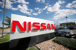 Nissan lancerer nye massefyringer, da arven fra Carlos Ghosn tynger firmaets bundlinje.