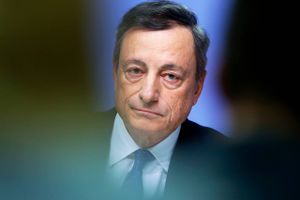 Mario Draghi er nødt til at fastholde ECB's opkøbsprogram, selv om tysk økonomi buldrer af sted i et tempo, der kalder på højere renter. Foto: AP/Michael Probst