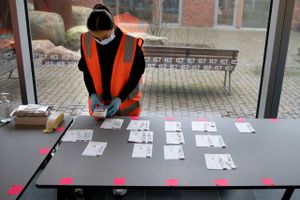 Behovet for personale til at løse coronaopgaver er enormt i disse dage. Det kan ændre sig dag for dag, og derfor vælger mange at ansætte gennem et bureau. 