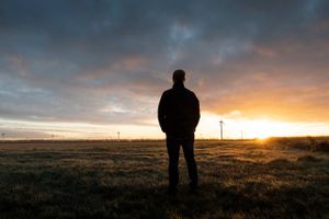 Solcelleparker popper op mange steder i landet. De bliver dog placeret skævt, i forhold til hvor der er behov for strøm, lyder det advarende fra eksperter.