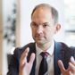 Efter en længere årrække med angreb på pengeoverførsler til udlandet forsøger Skat nu at kradse 7,6 mia. kr. ind fra store selskaber. »Jeg er tilfreds med den indsats, der er blevet lagt i sagerne, som skal forhindre kunstige arrangementer, der er tilrettelagt med det formål at undgå at skulle betale skat i Danmark,« lyder det fra skatteminister Jeppe Bruus. Foto: Gregers Tycho