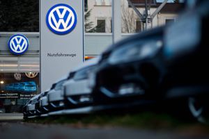 Den tyske bilproducent Volkswagen kan torsdag morgen fremvise et regnskab for første kvartal med en noget bedre indtjening end ventet. 