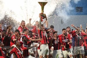 Den italienske fodboldklub AC Milan er blevet solgt i en milliardhandel og får et af verdens største sportsimperier med som ejere. 