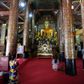 Indenfor i Wat Xieng Thong, det måske smukkeste eksempel på laotisk tempelarkitektur. Wat betyder tempel både i Thailand og i Laos. Foto: Jannie Schjødt Kold