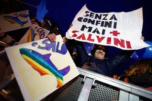 Afsløring af misbrug af Italiens nye borgerløn falder midt i en ophedet valgkamp, som er en styrkeprøve mellem Lega og regeringen.