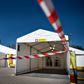 De hvide testtelte er opsat i 16 forskellige kommuner, men det er foreløbig stadig primært kun ansatte i disse kommuners sundhedssektor, ældrepleje samt Kriminalforsorgen, som tilbydes testning. Foto: Brian Karmark