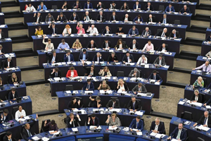EU-Parlamentarikerne stemte onsdag deres ændringsforslag igennem til det reviderede direktiv for vedvarende energi. Direktivet skal nu forhandles endeligt på plads med Rådet, det vil sige EU's medlemslande. Derfor er den endelige udformning endnu ikke på plads. Foto: Frederick Florin/AFP