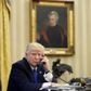 Donald Trump er i topform. I et interview med ugemagasinet Time fastholder han nu tidligere udtalelser, som er kritiseret for at være løsrevet fra virkeligheden; eksempelvis at over tre millioner illegale indvandrere stemte ved valget, og at rivalen Ted Cruz’s far stod i ledtog med Kennedy-morderen Lee Harvey Oswald. Foto: Alex Brandon