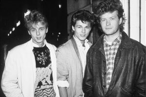 Den norske poptrio A-ha er tilbage med det bedste album i 25 år. Alle sange holder, og Morten Harket synger stadig smukt. Superduoen Broken Bells er også tilbage med nyt mesterværk. Vi anmelder ni nye plader.