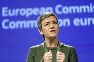 EU-Kommissionen overvejer, hvorvidt der skal kastes kræfter efter en undersøgelse af techgiganten Apple i en ny konkurrencesag.