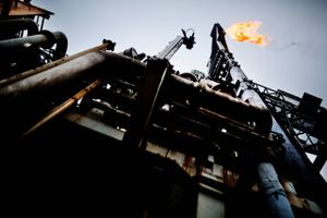  Olieindustrien vil i 2015 producere væsentlig mere olie, end verdensmarkedet efterspørger. Foto: Magnus Holm