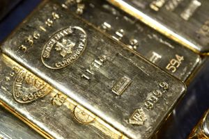 Guld udgør for første gang nogensinde den største andel af centralbankernes reserver, viser en ny opgørelse fra ECB. Førhen har amerikanske statsobligationer været den mest benyttede sikre havn.