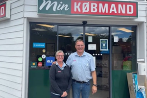Anne og Kent Gregersen driver Min Købmand i Haastrup på Sydfyn, hvor vilde stigninger i elprisen truer med at lukke butikken Foto: PRIVATFOTO