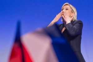 Hvis Marine Le Pen mod forventning vinder det franske præsidentvalg på søndag, vil det formentlig føre til fald på aktiemarkederne på 10 pct., lyder det fra PFA.