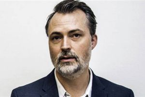 Ifølge bestyrelsen har Jonas Keiding Lindholms ledelsesstil i Red Barnet været for hård og har ført til mistrivsel blandt de ansatte.