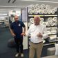 Mikael Nielsen (th.), der her taler med butikspersonale i en belgisk butik, har opgaven i Jysk Nordic med at holde fart i både udruling af nye og modernisering af eksisterende butikker. Foto: Jesper Olesen.