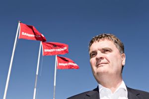 Danish Crowns nye topchef, Jais Valeur, vil rykke selvforståelsen i slagterigiganten op med rode. Selskabets identitet skal ændres fra dansk-baseret slagterikoncern til internationalt fødevareselskab. 