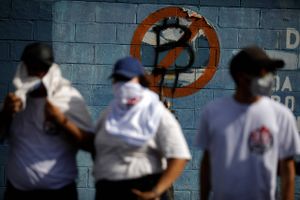 El Salvadors befolkning var ikke imponerede, da præsident Nayib Bukele, sidste år, sidestillede Bitcoin med med landets anden officielle valuta, den amerikanske dollar. Nu prøver han endnu en storstilet plan for at redde økonomien. Foto: Jose Cabezas/Reuters/Ritzau Scanpix