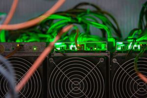 Mining devices at the CryptoUniverse cryptocurrency mining farm in Nadvoitsy, Russia. Foto: Bloomnerg/Andrey Rudakov