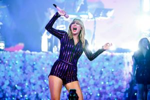 Grundlæggeren af den britiske Glastonbury Festival sår tvivl om, hvorvidt festivalen kan gennemføres i 2021. Også herhjemme gør festivalarrangører sig tanker om sikkerhedsforanstaltninger og eventuel nedskalering.