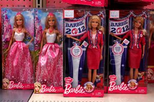 Salget af barbiedukker har været faldende i de seneste to år, da småpiger i stigende grad foretrækker elektronisk legetøj, tavlecomputere og legetøj baseret på populære film.