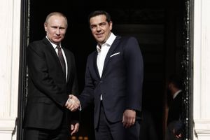 Alexis Tsipras, Greece's prime minister, right, shakes hands with Vladimir Putin, Russia's president, at Maximos Mansion in Athens, Greece, on May 27, 2016. Bloomberg photo by Yorgos Karahalis