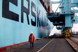 Foto: Mie Brinkmann
    Eleonora Maersk er et af verdens største containerskibe. Vi sejler med fra Rotterdam til Bremerhaven.
  
