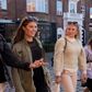 De fire efterskolepiger går alle på BGI Akademiet, men har været hjemsendt på grund af corona. I anden fase har Mette Frederiksen netop meldt ud, at efterskolerne igen må åbne op for elever. Og det er der mange, der glæder sig til. Fra venstre, Nicole Kocaman, Camilla Kirch Groth, Liva Hammerich Lux Toft og Anna Grønning Andersen. Foto: Marie Ravn