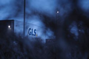 Flere af Danmarks store detailkæder kræver nu svar og handling fra GLS efter afsløringer i Finans.