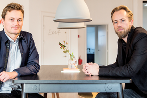 Muuto er en af de danske designvirksomheder, som er vokset kraftigt i flere år. Her ses stifterne, Kristian Byrge (tv.) og Peter Bonnen.