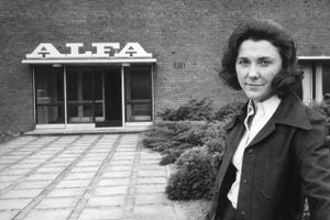 Johnny Vang-Lauridsen var som direktør for margarinefabrikken Alfa en af de markante kvinder i dansk erhvervsliv fra starten af 70'erne og et kvart århundrede frem, hvor den såkaldte margarinekrig udspandt sig.