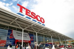 Den engelske supermarkedskæde Tesco har produceret en serie plastre, der tager hensyn til forskellige hudfarver.  