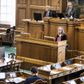 Hvis ejendomsværdiskatten udgjorde 1 pct. af ejendomsværdien, ville det i 2020 skabe et provenu på 6,8 mia. kr. til staten, viser beregninger fra Dream, en gruppe af uafhængige økonomer. Gjorde man andelsboligerne skattepligtige, ville det skaffe yderligere 2 mia. kr. De 9 mia. kr. kunne betale for at fjerne topskatten, men partierne i både rød og blå blok siger nej til at pille ved boligbeskatningen. Foto: Niels Hougaard