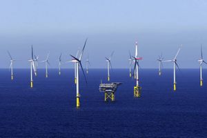Verden udbygger med grøn energi som aldrig før. 2022 ventes at sætte ny rekord med en udbygning på knap 320 gigawatt (GW) – 46 gange Danmarks samlede vindkapacitet.
