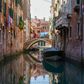 Italien er hårdt ramt af coronakrisen, og økonomisk tegner fremtiden dyster, da opsvinget i 2021 slet ikke kan opveje nedturen i år. Turismen udgør 13 pct. af italiensk økonomi, og det kan vare meget længe, før turisterne vender tilbage i fuldt omfang til byer som Venedig. Foto: AP