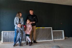 Ægteparret Ileana og Adrian Scutaru har købt et hus i Hanstholm, som er ved at blive gjort i stand til dem og børnene Alicia Marie og Janis. Foto: Marie Ravn  