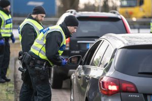     Det tyske politi lukker grænsen til Danmark på Sønderjydske Motorvej ved Frøslev, mandag den 16. marts 2020. Tyskland lukker grænsen til Danmark for at bremse coronavirus. Foto: Claus Fisker/Ritzau Scanpix