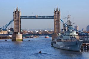 Themsen med krigsskibet "HMS Belfast" og Tower Bridge. Foto: Getty Images