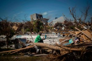 Den tropiske orkan Dorian ramte i september Bahamas med vinde på op til 295 km/t og flodbølger på op til 8 meter, der anrettede enorme ødelæggelser. Foto: AP/Ramon Espinosa
