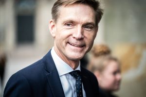 Den tidligere Dansk Folkeparti-formand har taget et nøk op ad lønstigen i sit nye job som havnedirektør i Aalborg.