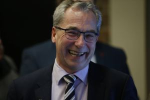 Det er den siddende borgmester, John Brædder, der har haft et kanonvalg og sikret sit parti 11 af de 29 mandater i kommunalbestyrelsen, hvor man lige nu råder over seks pladser. Foto: Finn Frandsen
