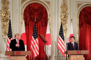 Efter møder med Donald Trump, John Bolton og Irans udenrigsminister forsøger Shinzo Abe at finde en diplomatisk åbning for at møde Irans præsident allerede midt i juni.