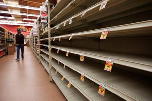 Panikindkøb af madvarer under corona-pandemi kan få betydning for priserne på madvarer på verdensplan, advarer FN-økonom. 