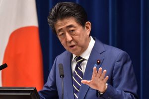 41-årig mand arresteret efter at den tidligere japanske premierminister blev skudt i ryggen under nedtællingen til søndagens Overhusvalg