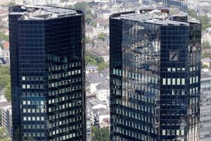 Den tyske storbank Deutsche Bank vil strømline dens russiske bankforretninger og lukker derfor store dele af de erhvervsmæssige forretninger i verdens største land.