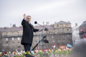 Viktor Orban, regeringschef gennem otte år, vil bevare magten. Han bruger hårde midler.