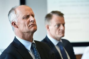 Lundbeck tabte 153 mio. kr. i 2014. Det er starten på en stribe hårde år for selskabet. Bestyrelsesformand Håkan Björklund (tv) og finansdirektør Anders Götzsche (th) fremlægger tallene.