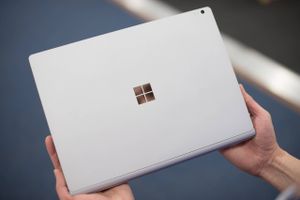 Microsoft lancerer i samarbejde med producenterne "Signature-computere" i Danmark. Signature betyder, at du får en computer fuldstændig ren for producenternes evindelige crapware, der gør din computer langsommere.